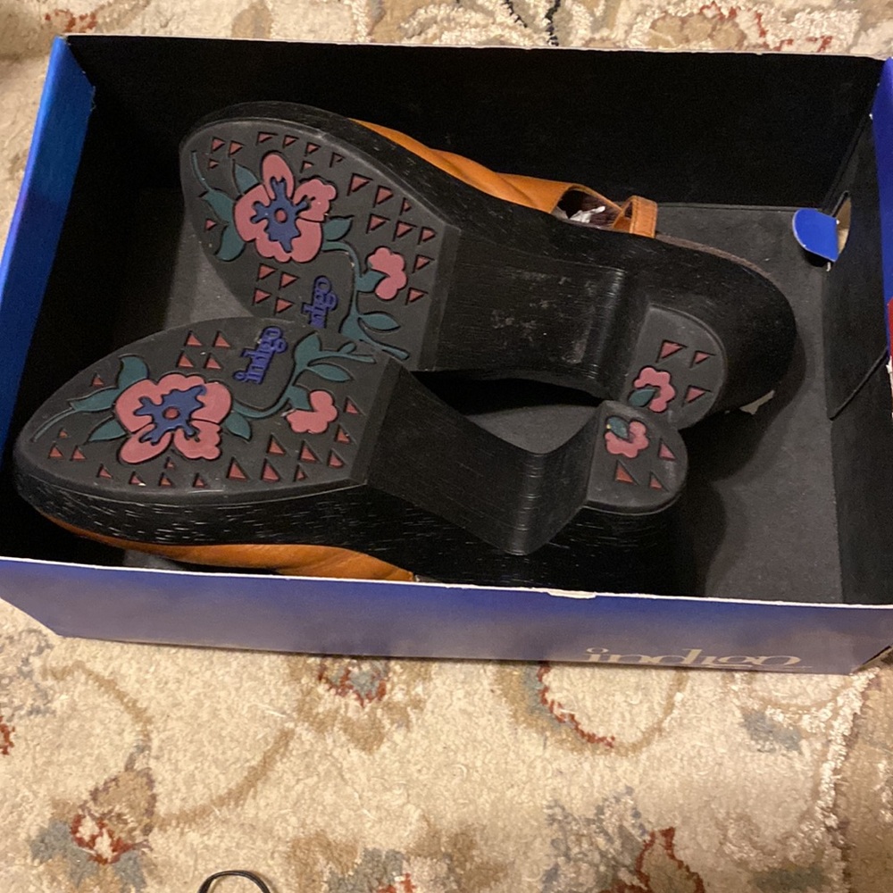 Shoes - Picture 2 of 3
